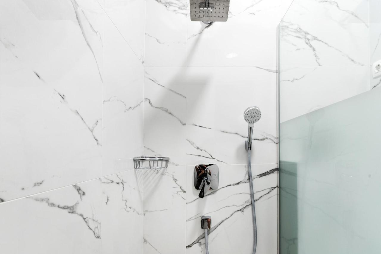 Quiet Very Central & Stylish Apt 부다페스트 외부 사진